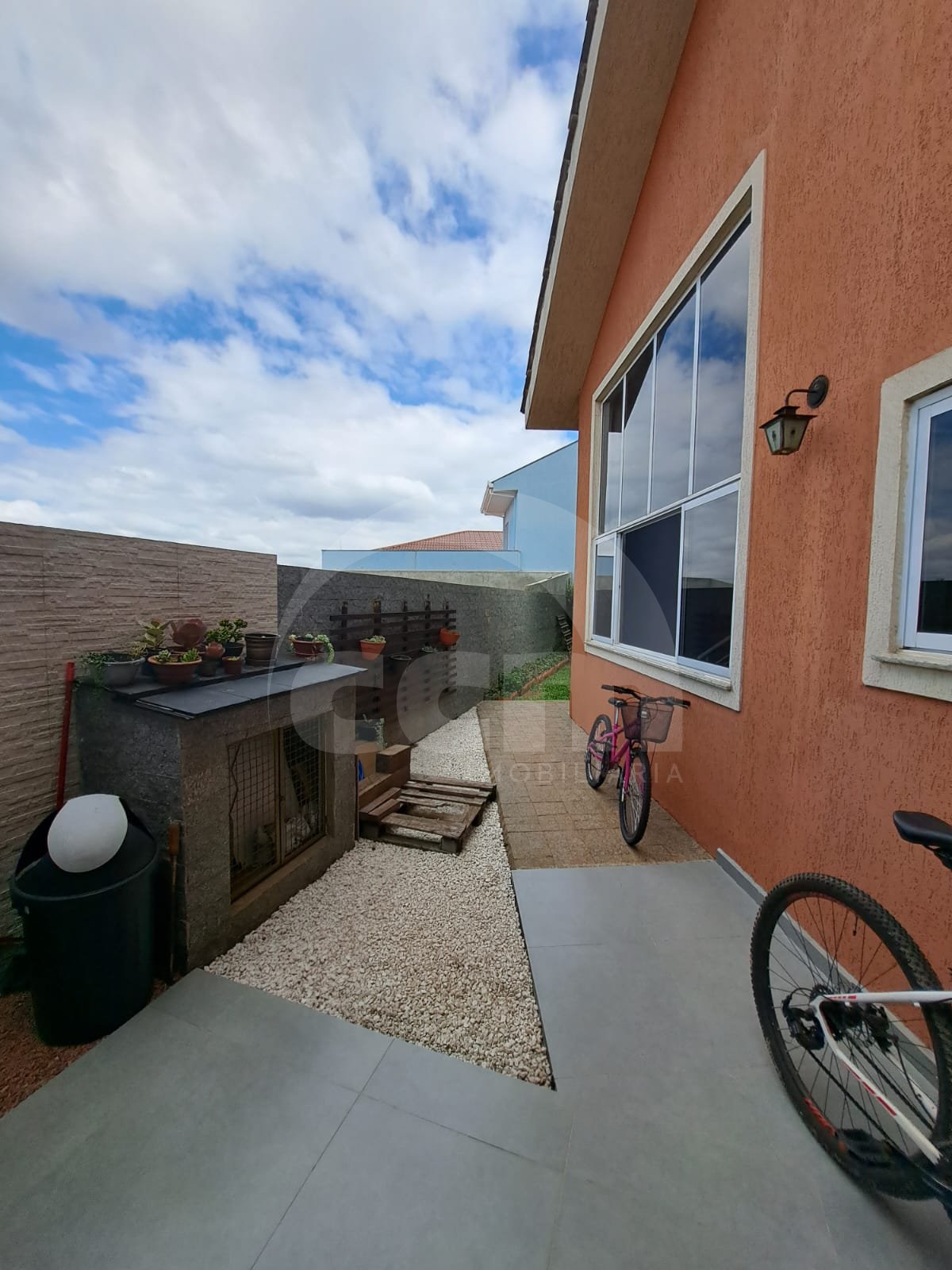 Casa à venda no Contorno: 