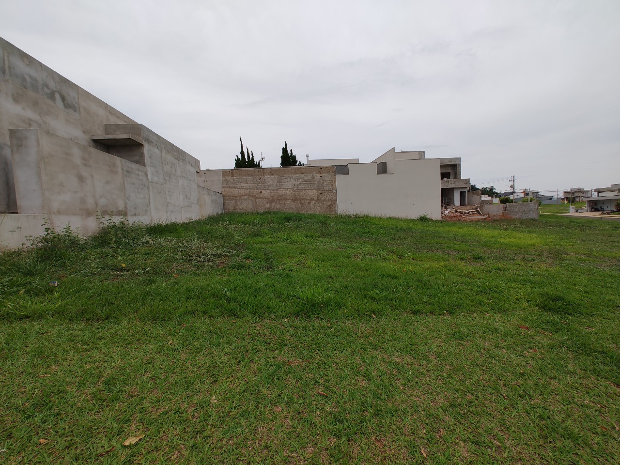 Lote em condomínio à venda no Condomínio Morro Vermelho II: 