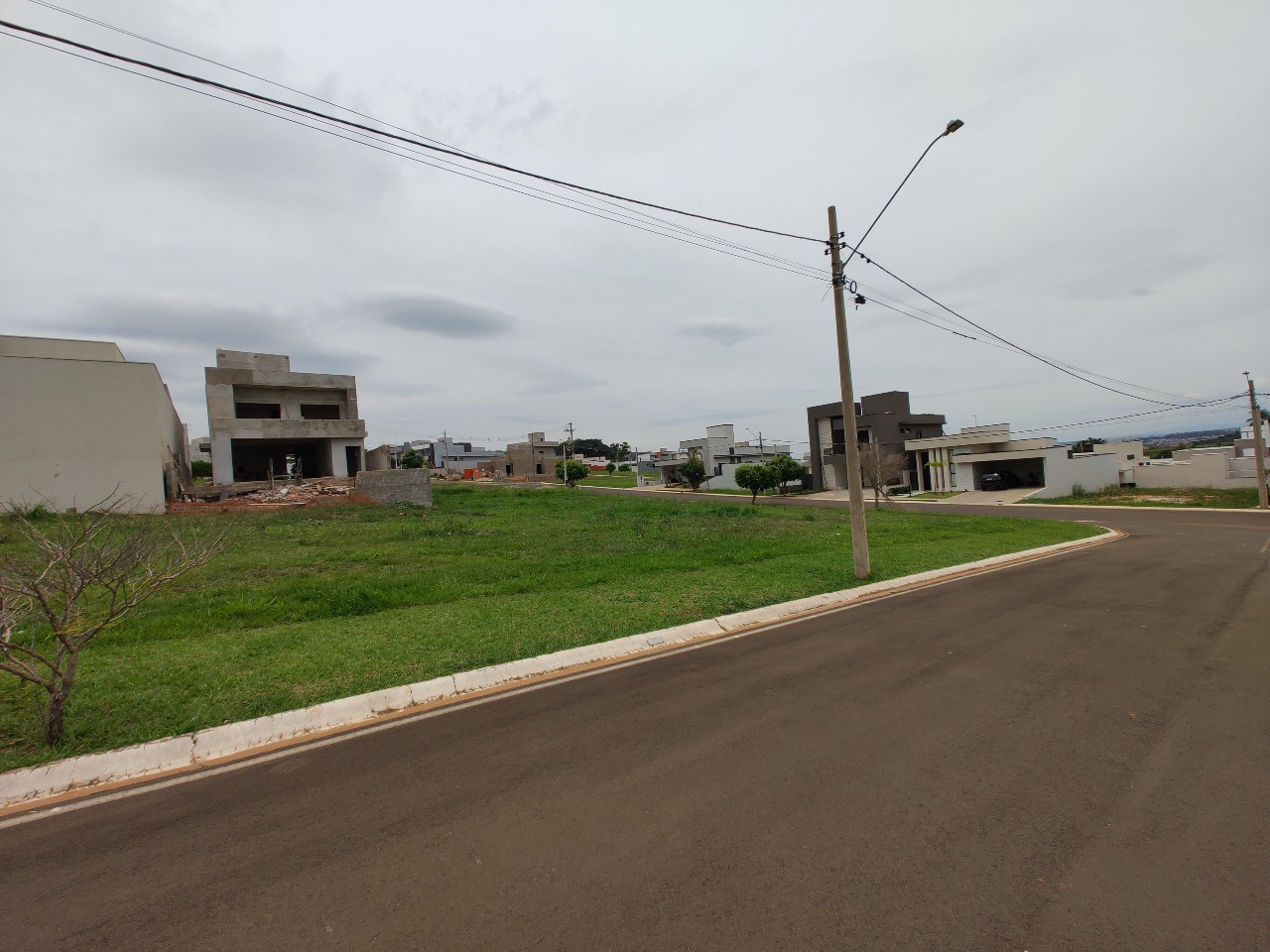 Lote em condomínio à venda no Condomínio Morro Vermelho II: 