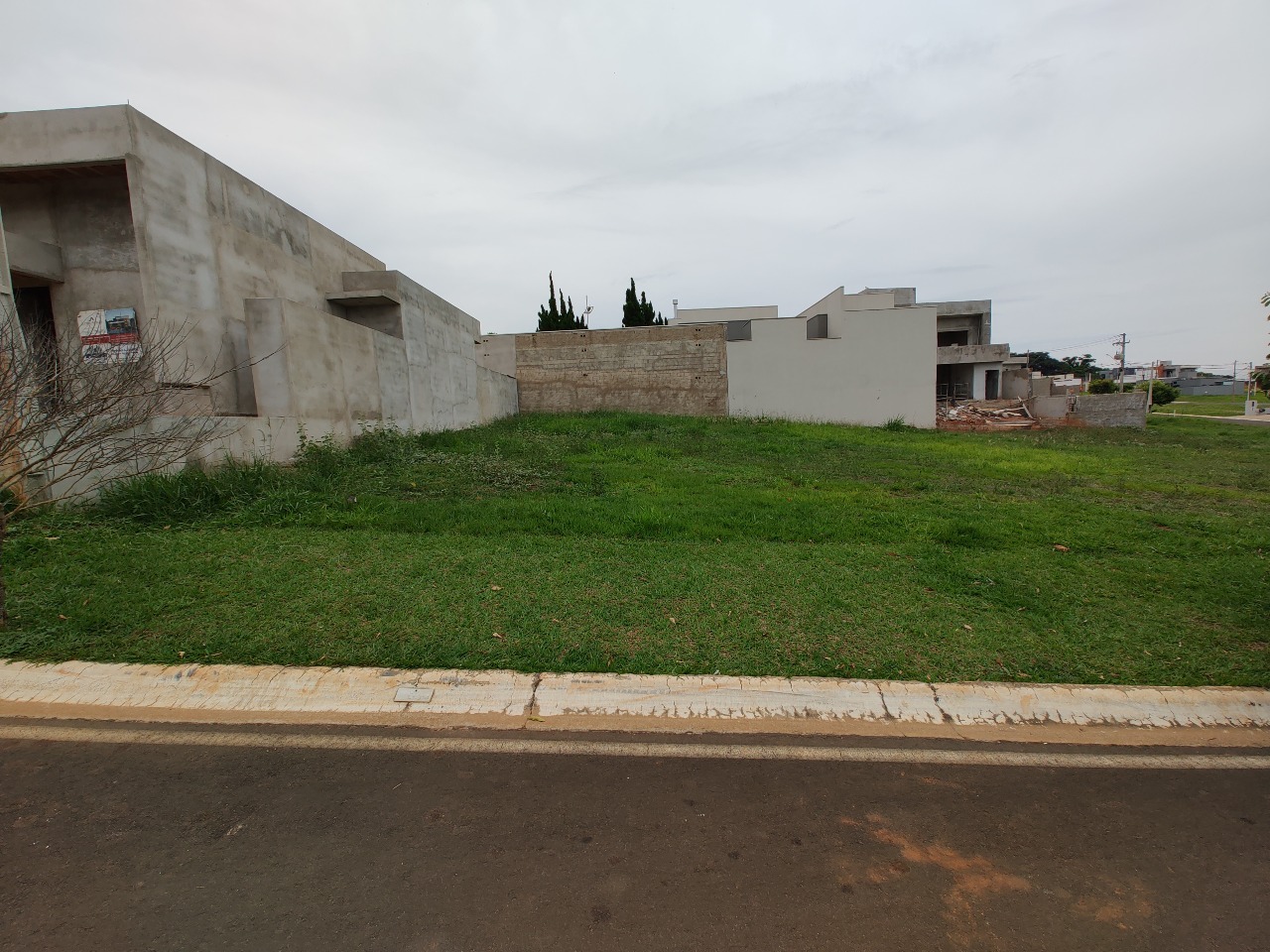 Lote em condomínio à venda no Condomínio Morro Vermelho II: 