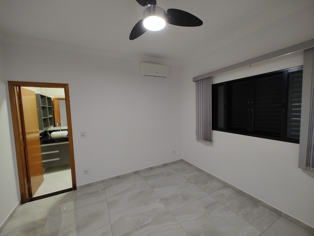 Casa à venda no Jardim BiCentenário: 