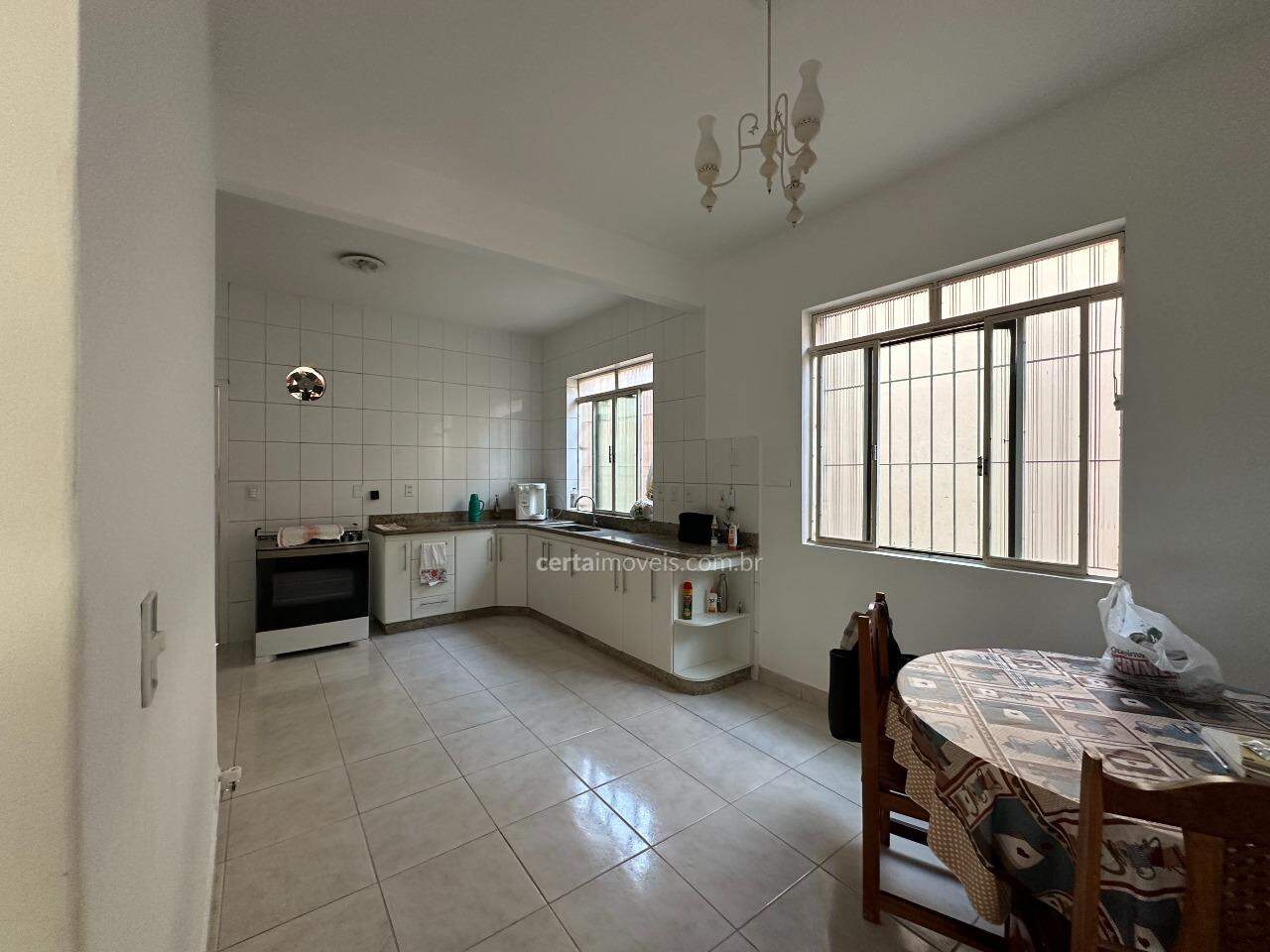Imagem: Casa de 3 Quartos para venda no Bairro Iguaçu, Ipatinga.