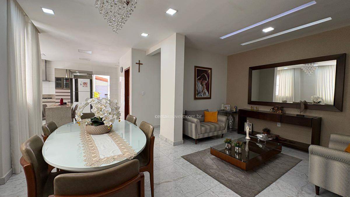 Imagem: Casa à venda, 5 quartos, 2 suítes, 3 vagas, Vila Bretas - Governador Valadares/MG
