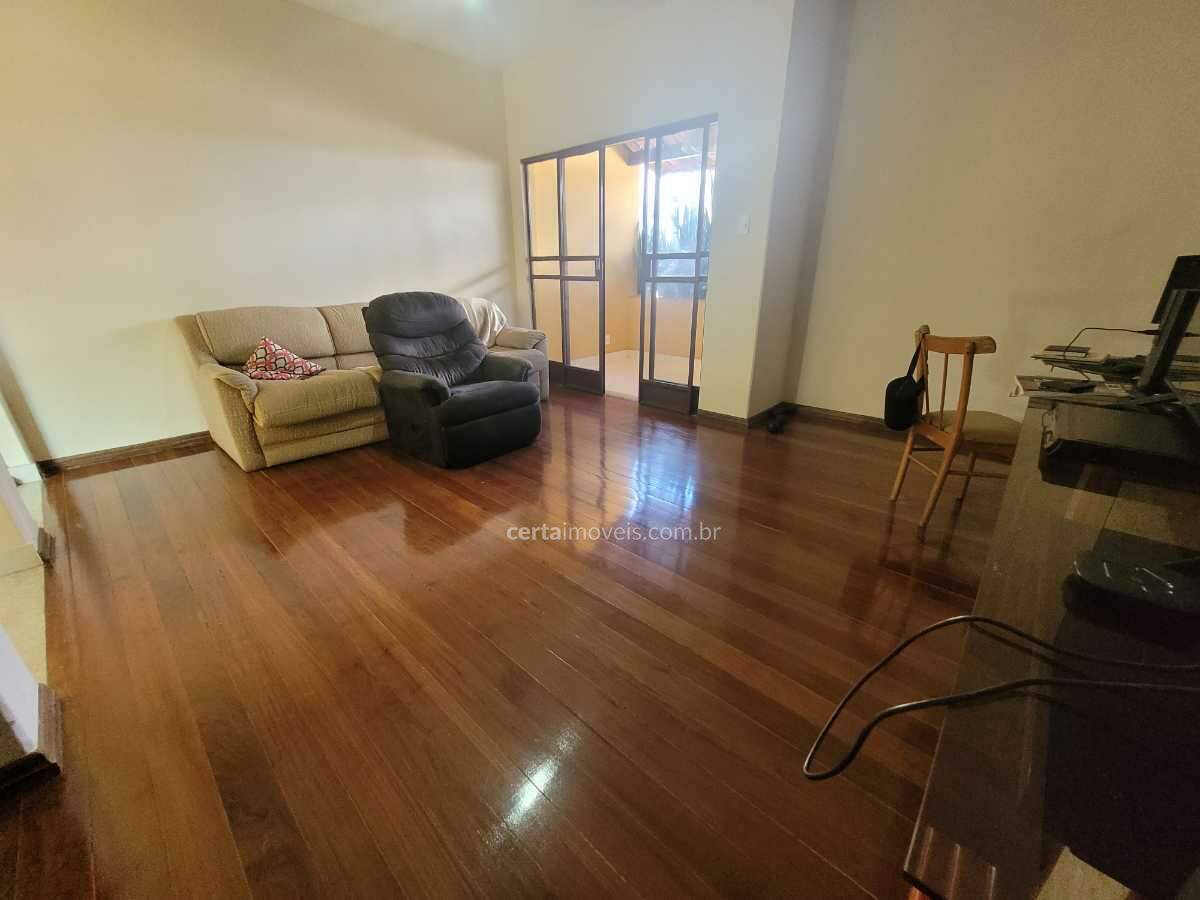 Imagem: Casa à venda, 5 quartos, 1 suíte, 4 vagas, Grã-Duquesa - Governador Valadares/MG