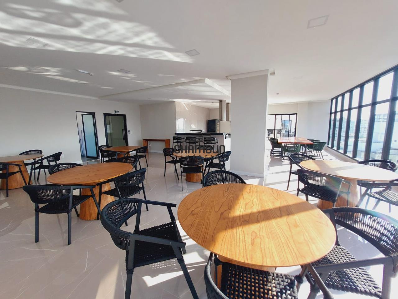 Apartamento à venda no Praia do Morro: 3 quartos, sendo 3 suites, 1 lavabo, 2 vagas de garagem.