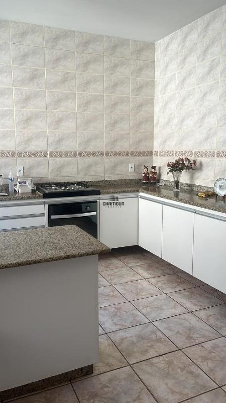 Casa à venda no Ibes: 5 quartos, 2 banheiros e 2 vagas.