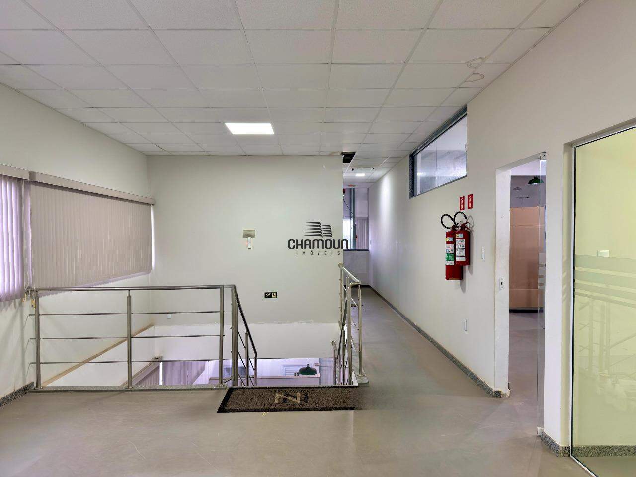 Galpão à venda no Itapebussu: Prédio comercial á venda com 440m2 com estacionamento