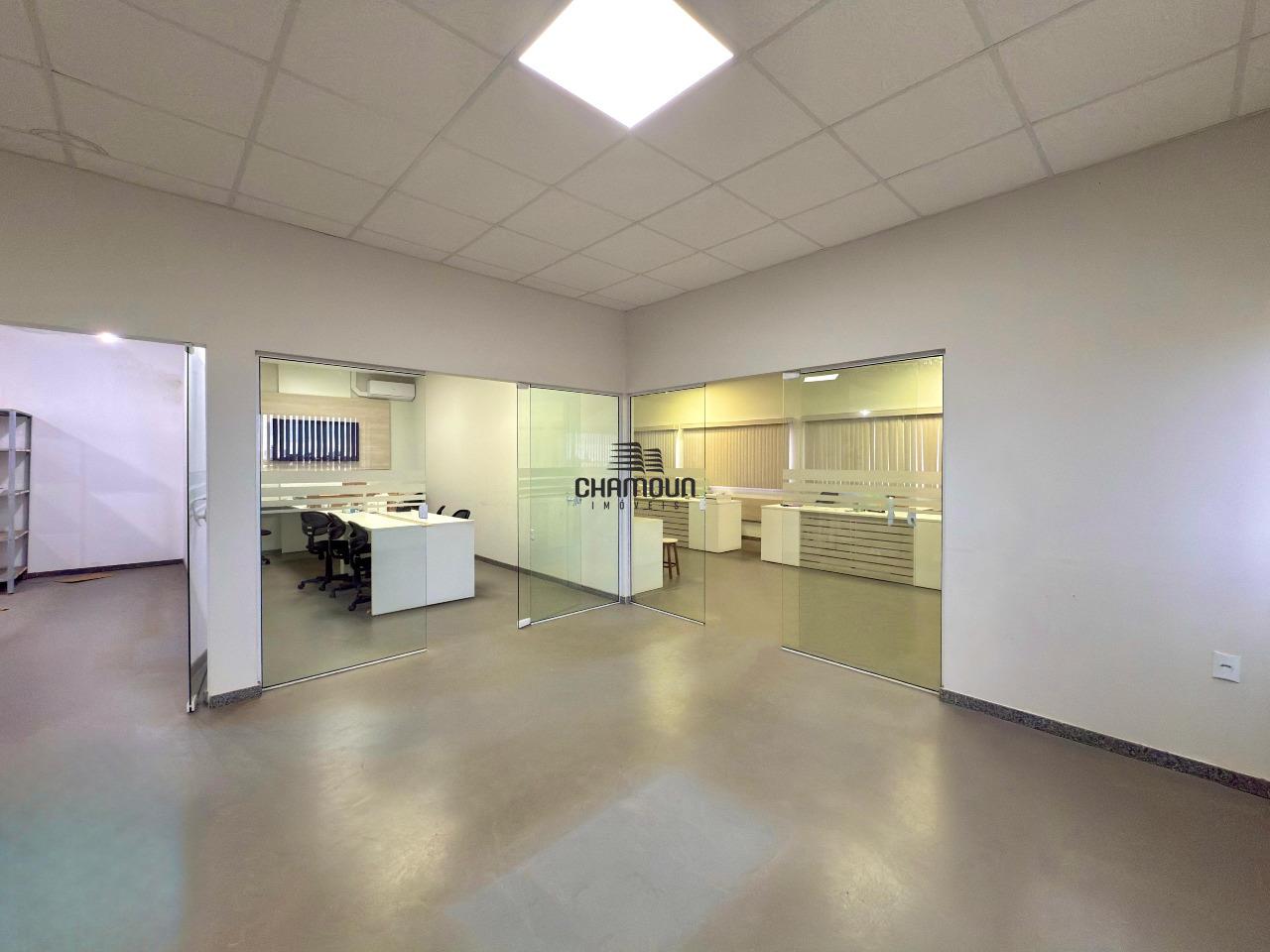 Galpão à venda no Itapebussu: Prédio comercial á venda com 440m2 com estacionamento