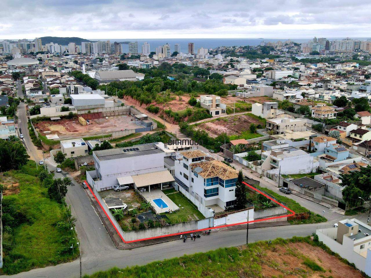 Área Comercial à venda no Itapebussu: Uma casa com 03 pavimentos com elevador  , 488,10m2 de área construída;