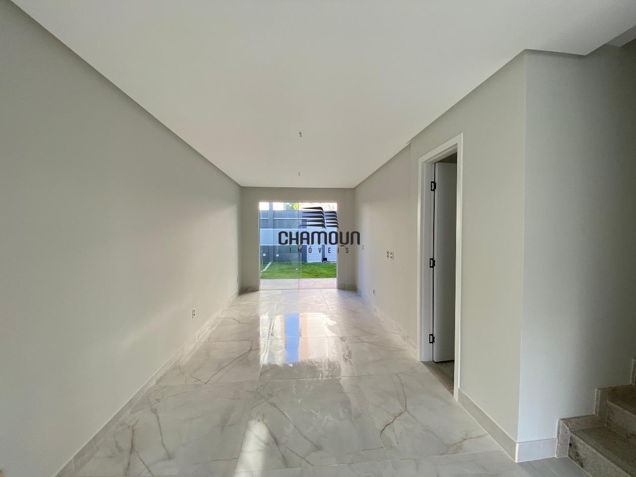 Casa à venda no Jardim Boa Vista: 3 quartos sendo 1 suite com closet e 2 vagas na garagem. 