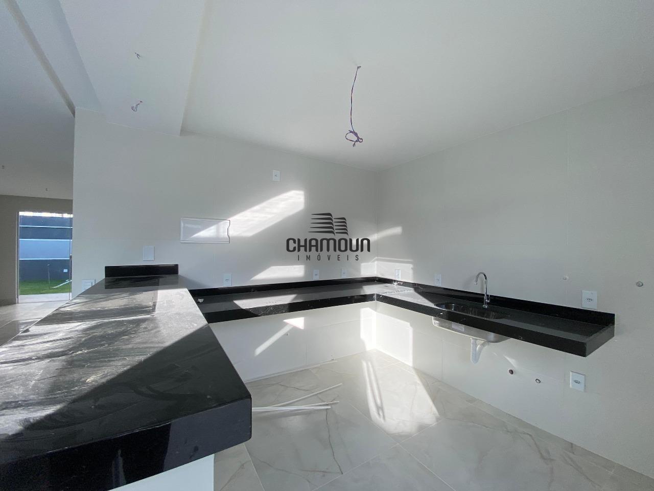 Casa à venda no Jardim Boa Vista: 3 quartos sendo 1 suite com closet e 2 vagas na garagem. 