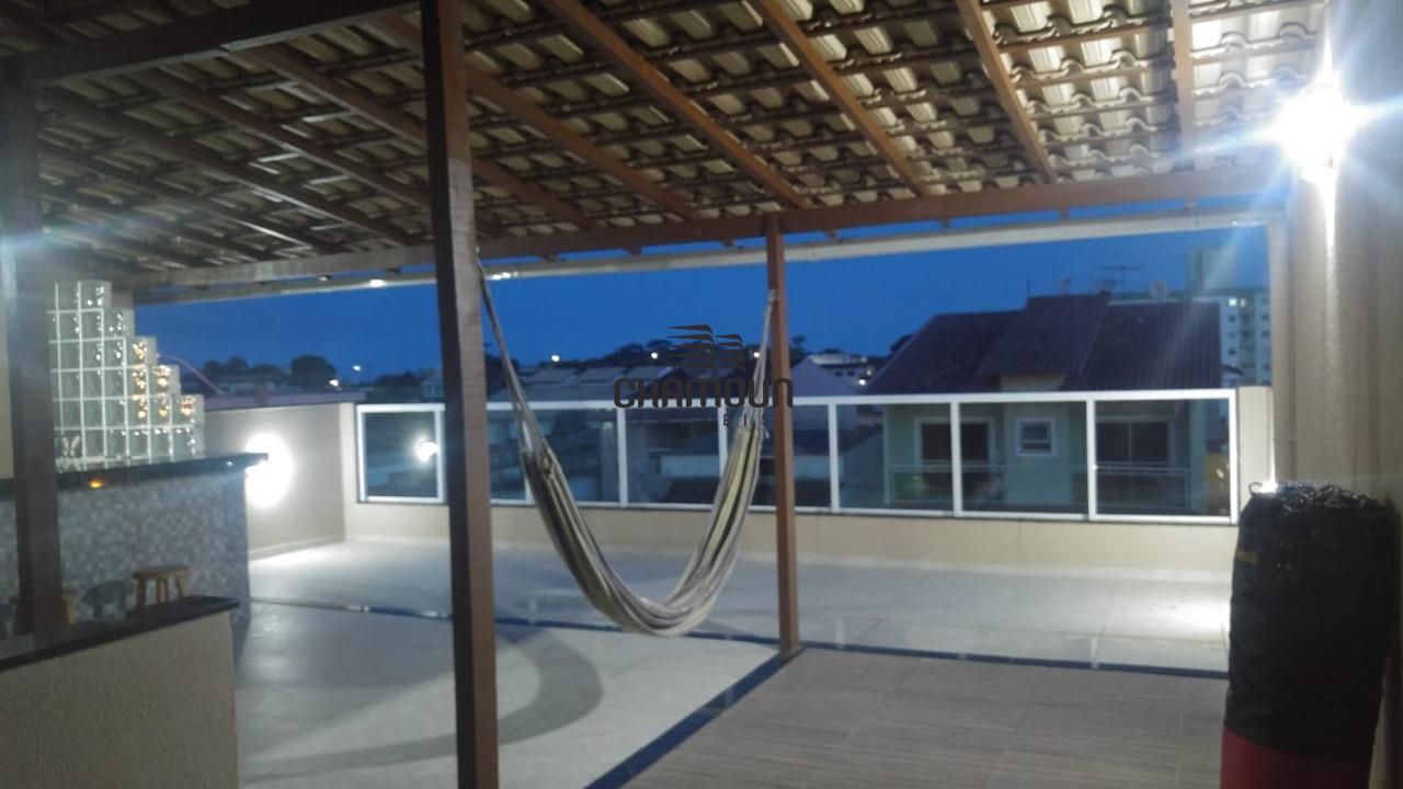 Casa à venda no Jardim Santa Rosa: Casa Triplex com 4 Quartos, Suíte e Sol da Manhã 1 Vaga de Garagem 