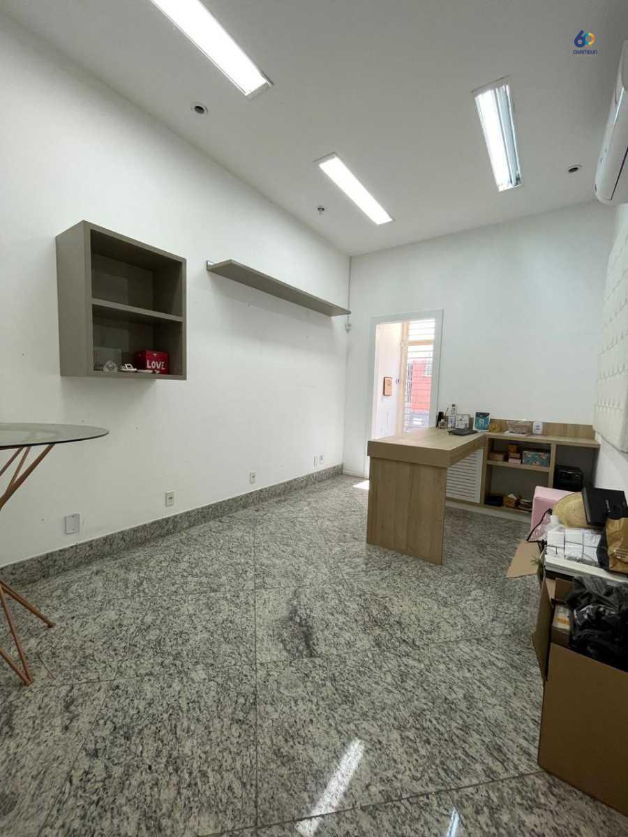 Prédio à venda no Ferroviários: 