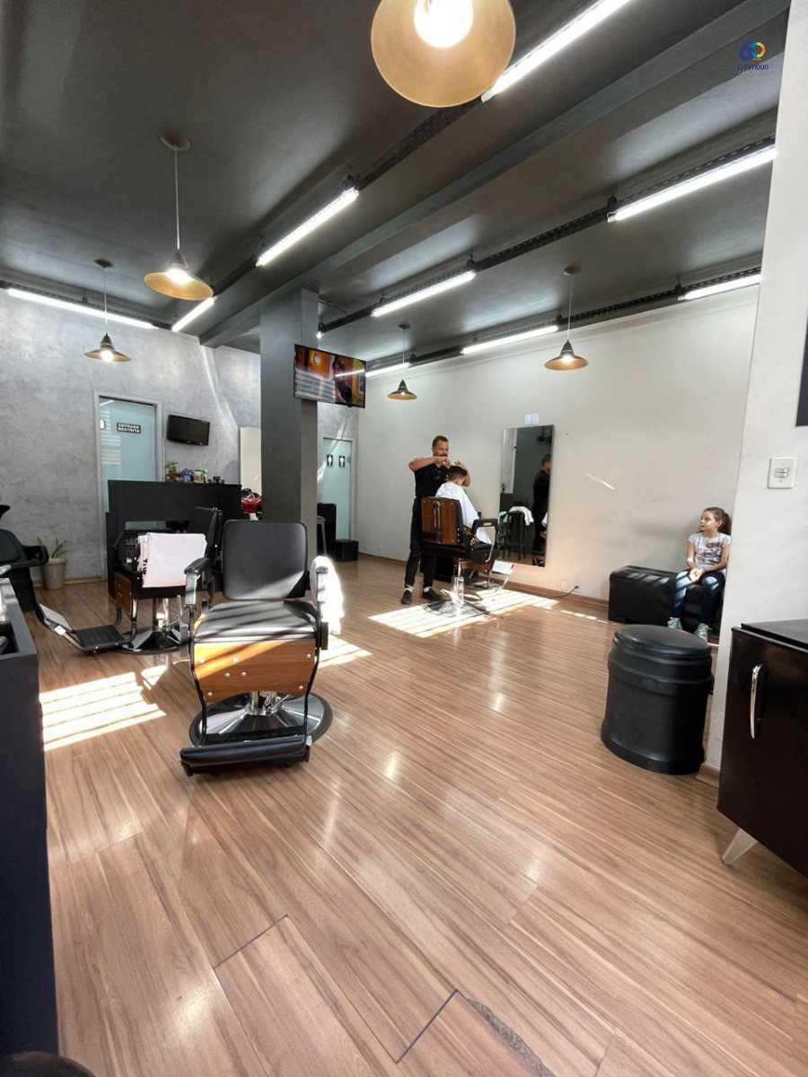 Prédio à venda no Ferroviários: 