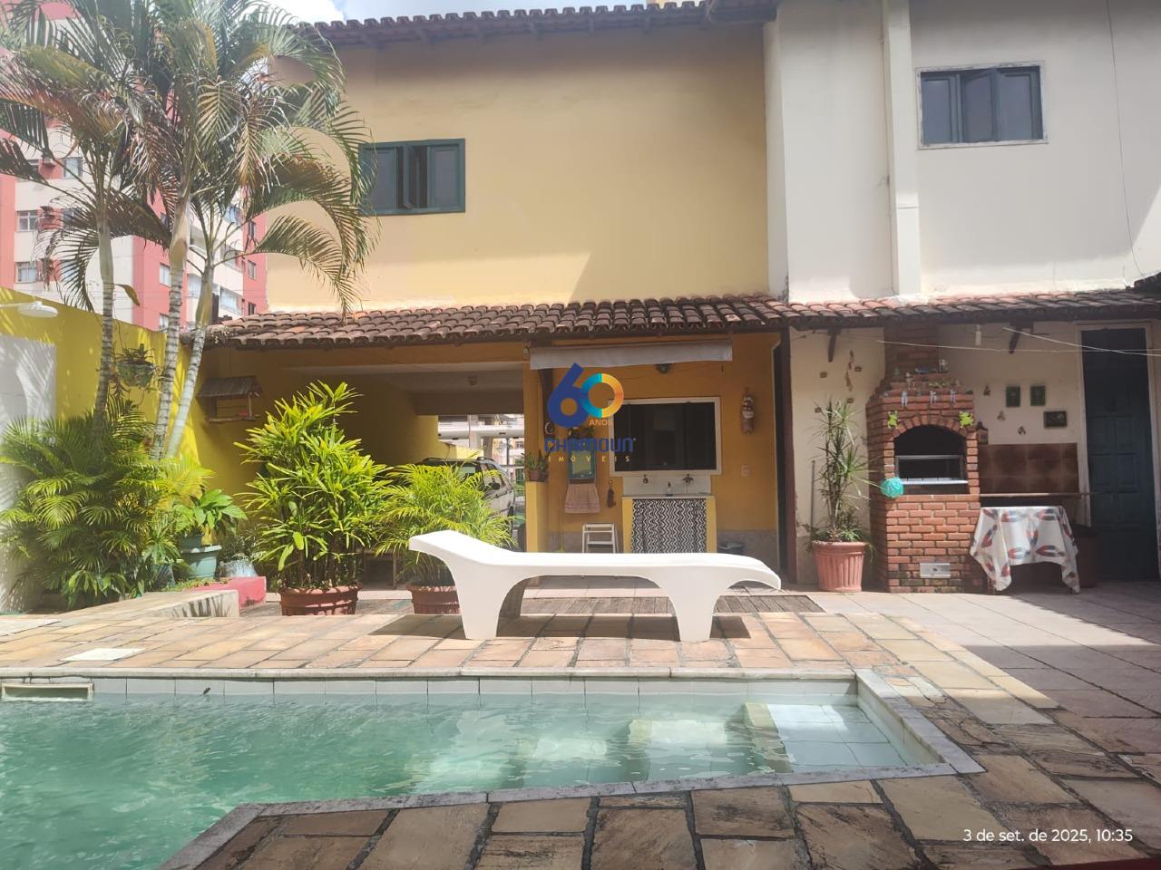 Casa à venda no Jardim Camburi: Fundos da 1ª Casa