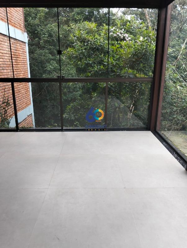 Lote à venda no Parque das hortênsias: Varanda