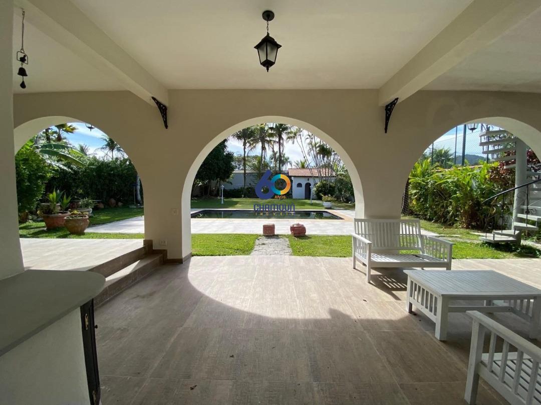 Casa à venda no Balneário Praia do Pernambuco: Mansão Exclusiva à Venda – Praia de Pernambuco, Guarujá/SP