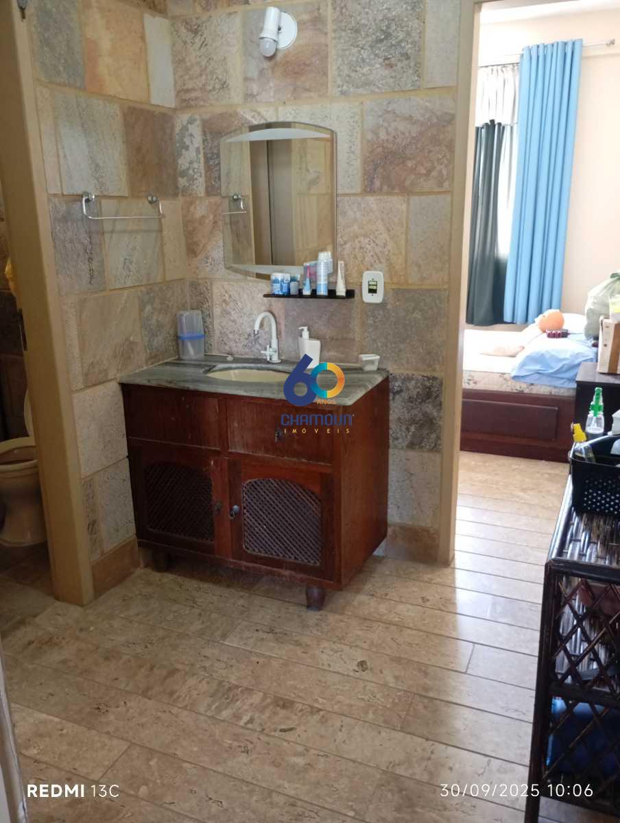 Apartamento à venda no Praia do Morro: Apartamento Frente para o Mar, sala com 2 ambientes com varanda, 3 quartos sendo um suíte na Praia do Morro