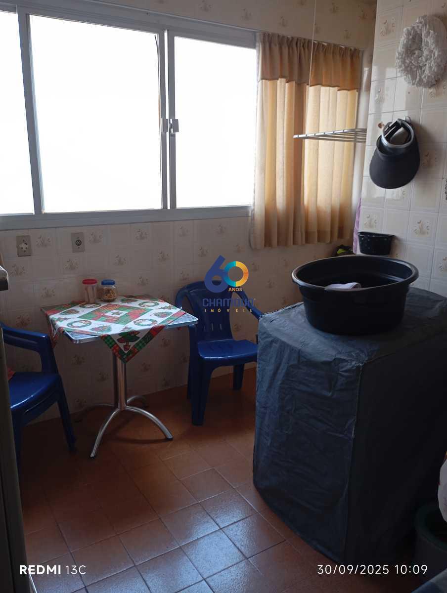 Apartamento à venda no Praia do Morro: Apartamento Frente para o Mar, sala com 2 ambientes com varanda, 3 quartos sendo um suíte na Praia do Morro