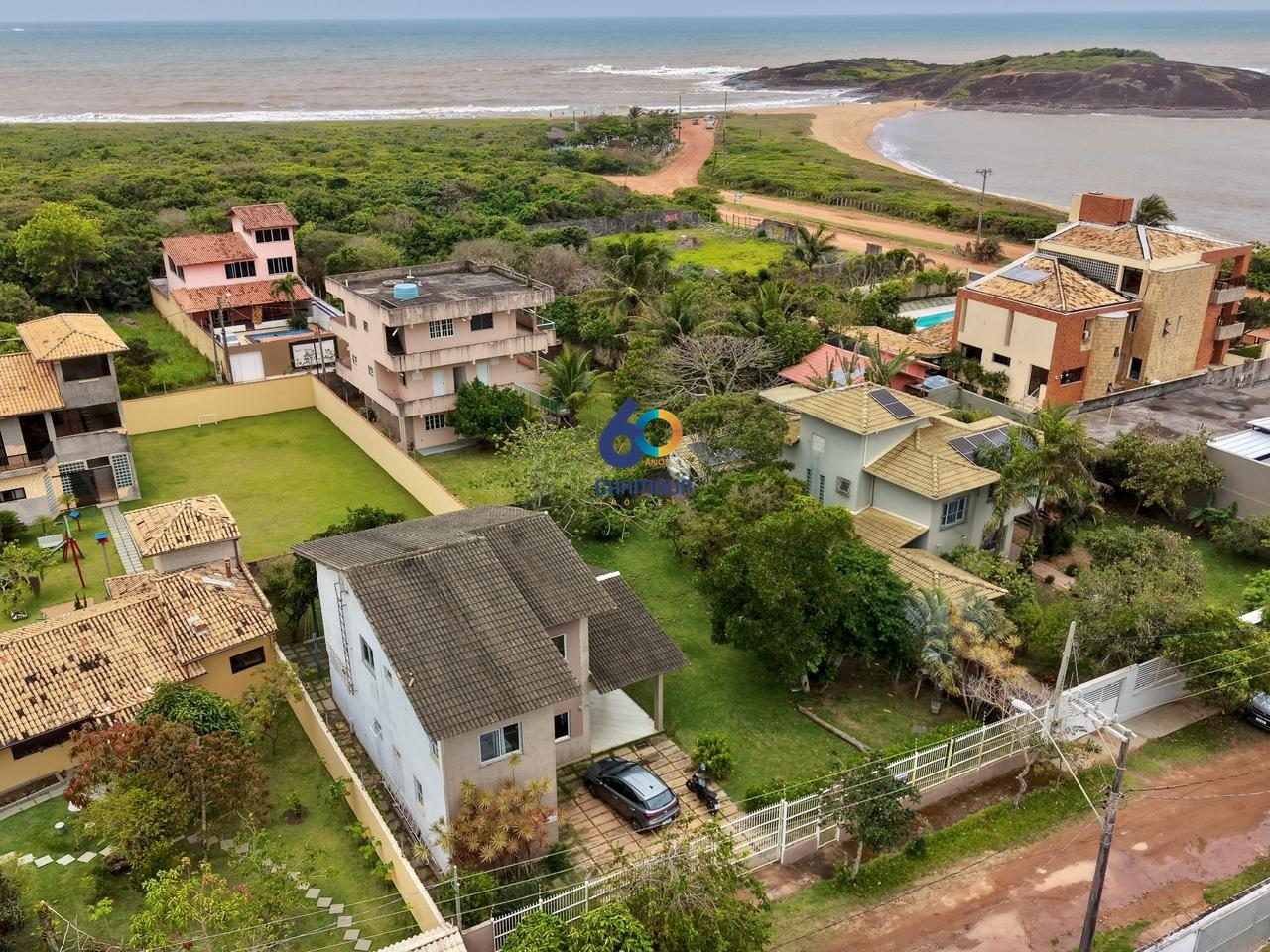 Casa à venda no Setiba: Casa com 4 quartos e 1 suíte na Praia de Setiba em Guarapari/ES