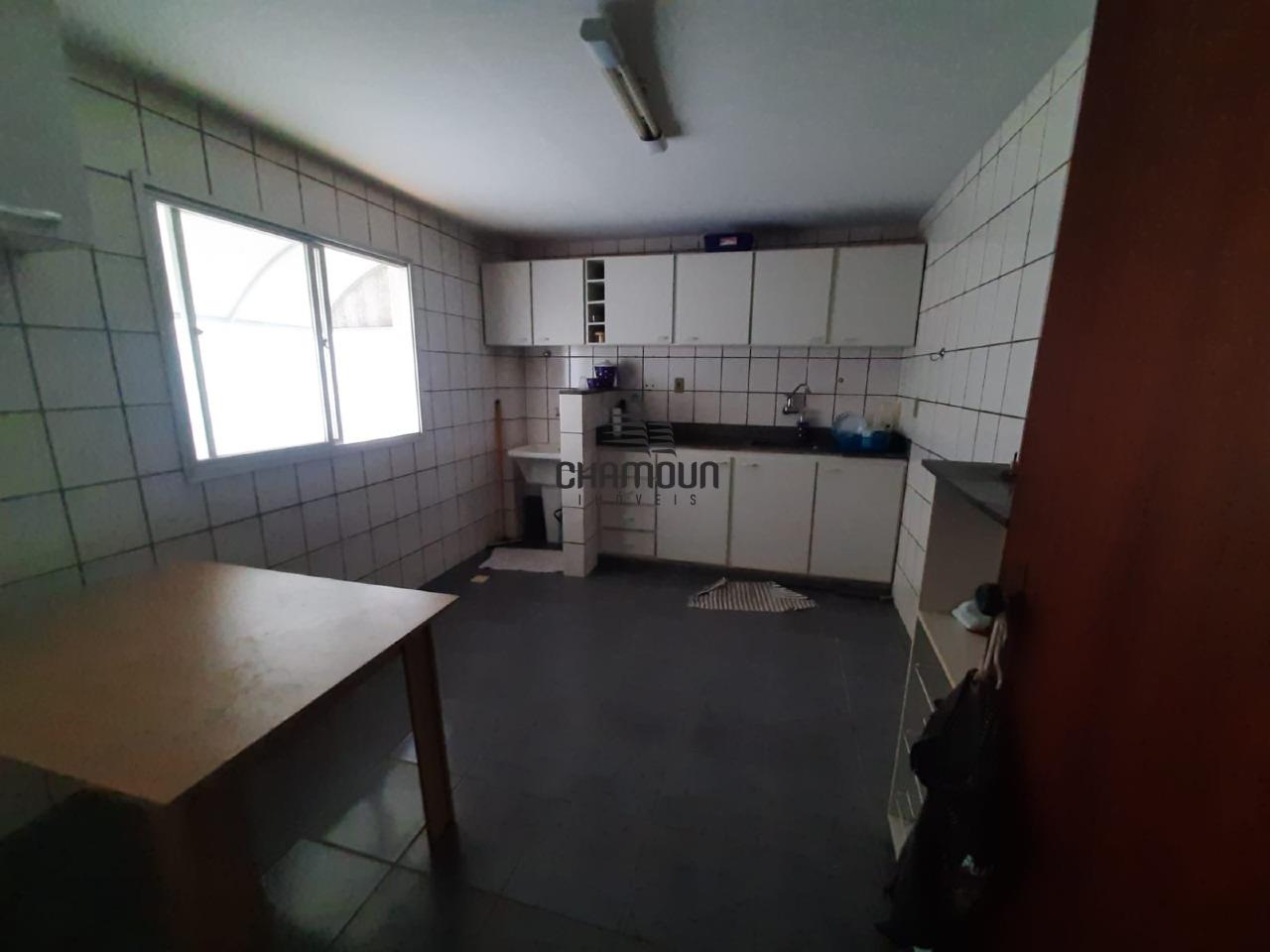 Cobertura à venda no Praia do Morro: * 4 quartos, sendo 2 suítes; * Área para churrasco; * Sala de TV e jantar; * Banheiro social; * Cozinha  * 2 vagas de garagem;
