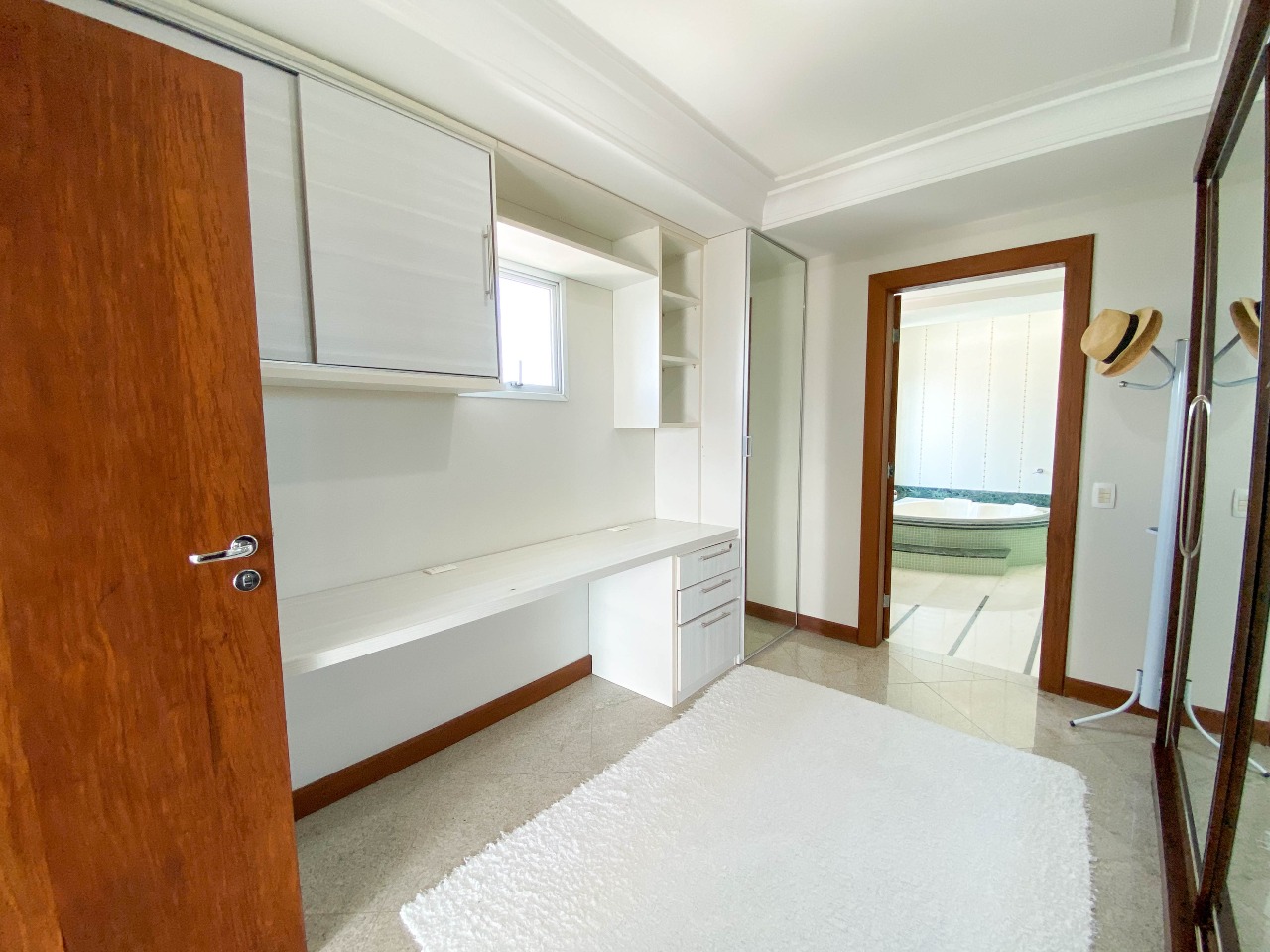 Cobertura à venda no Centro: CORBETUA A VENDA NO CENTRO 4 SUITE