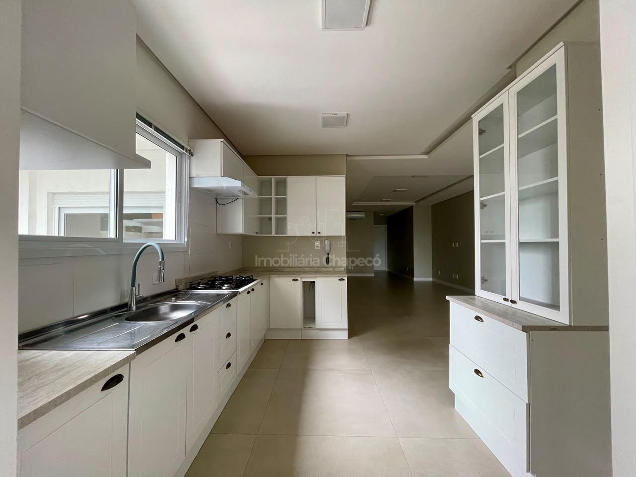 Apartamento para alugar com 3 dormitórios, 2 banheiros, 2 vagas de garagens e 125m² de área privativa no bairro Centro