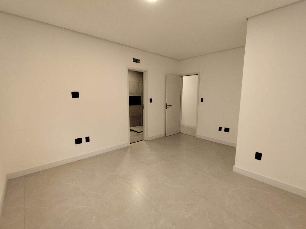Casa à venda no Embaré: 