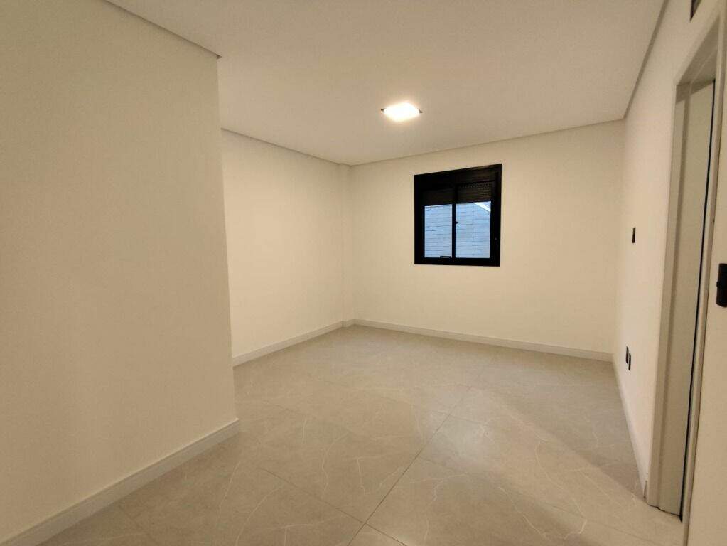 Casa à venda no Embaré: 