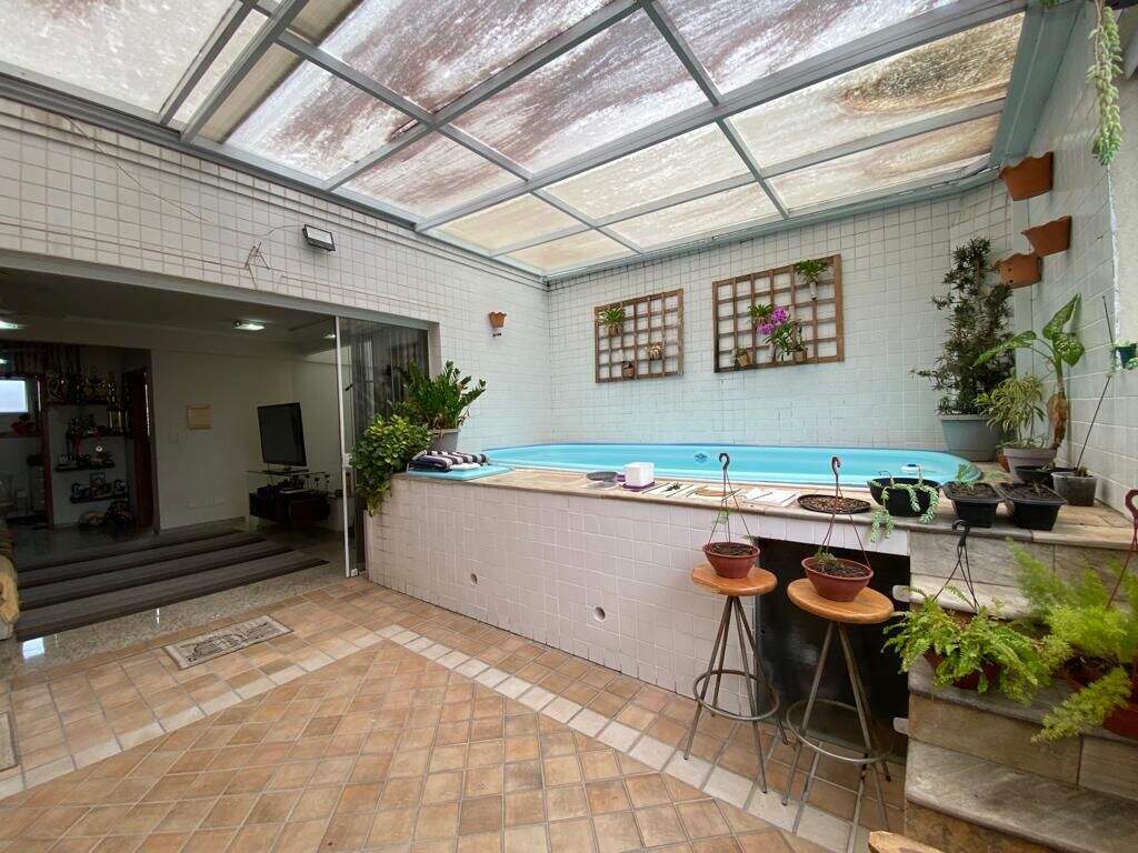 Casa à venda no Embaré: 