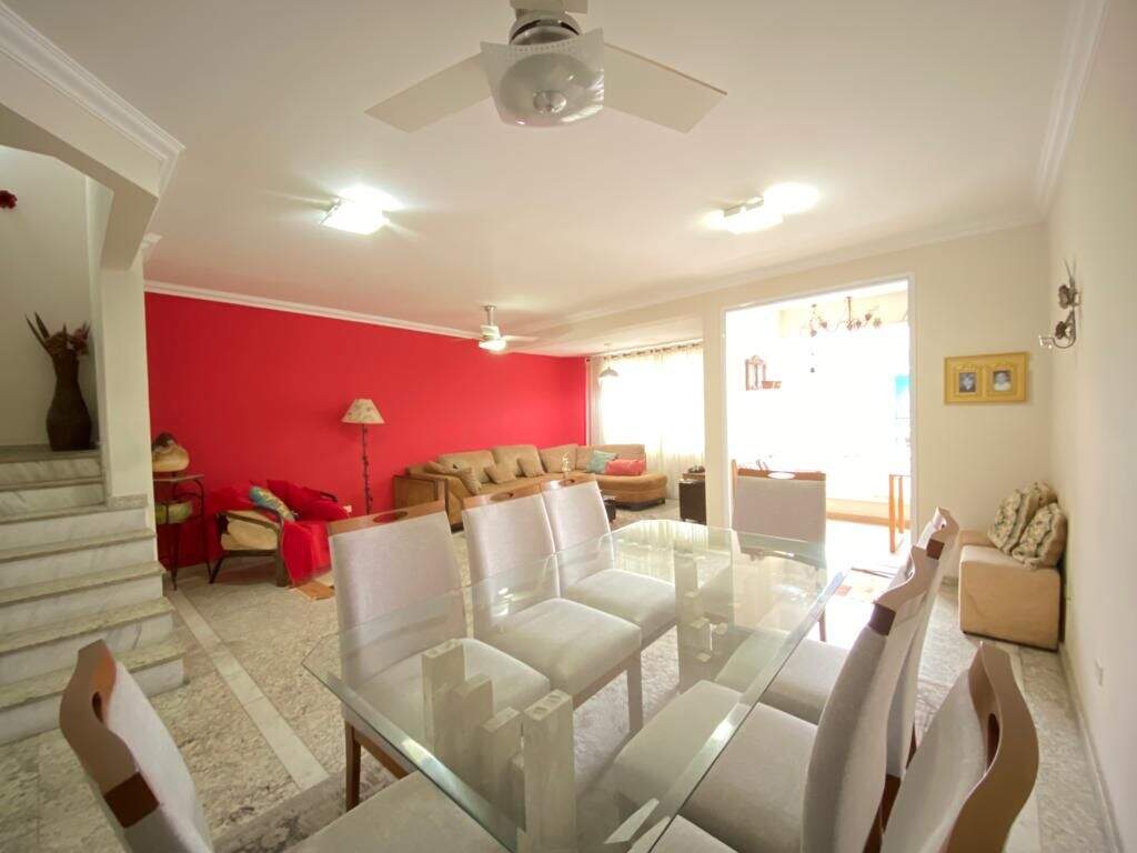 Casa à venda no Embaré: 
