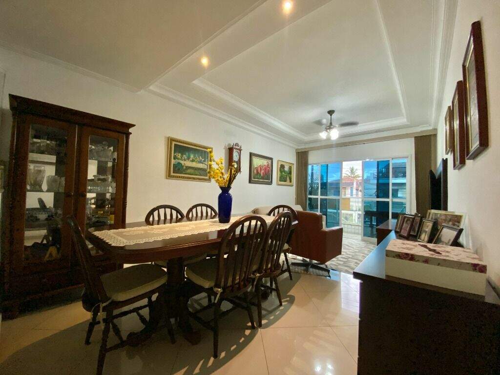 Casa à venda no Embaré: 