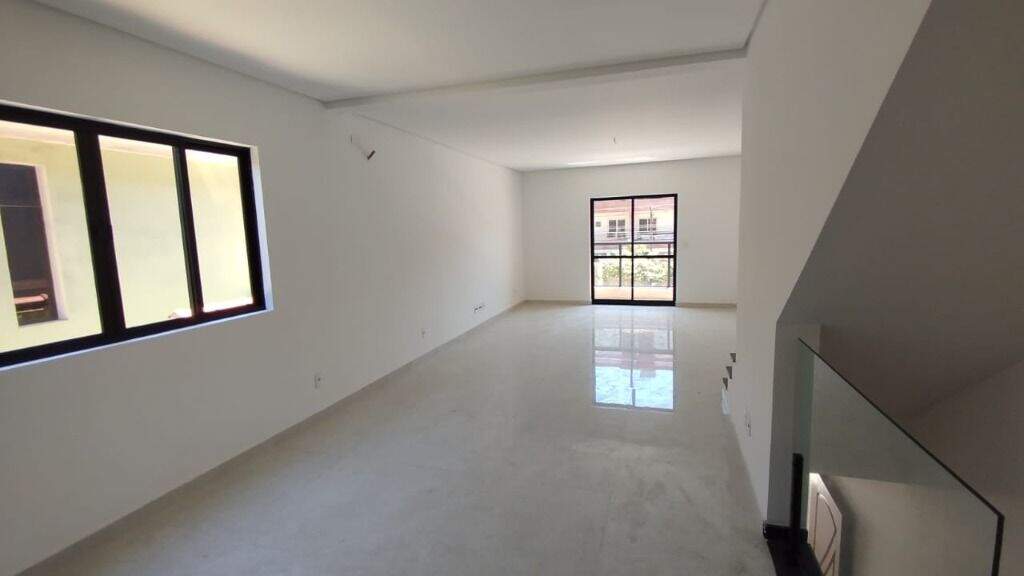 Casa à venda no Embaré: 