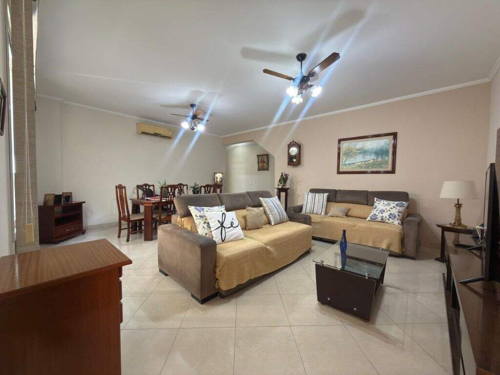 Casa à venda no Embaré: 