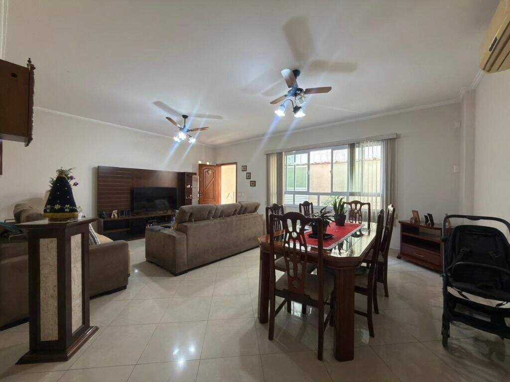 Casa à venda no Embaré: 