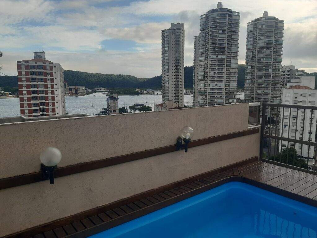 Cobertura à venda no Ponta da Praia: 