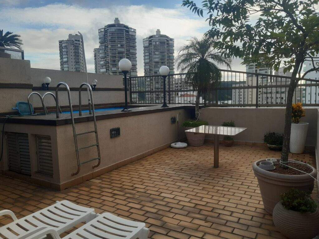 Cobertura à venda no Ponta da Praia: 