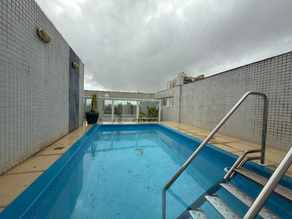 Cobertura à venda no Embaré: 