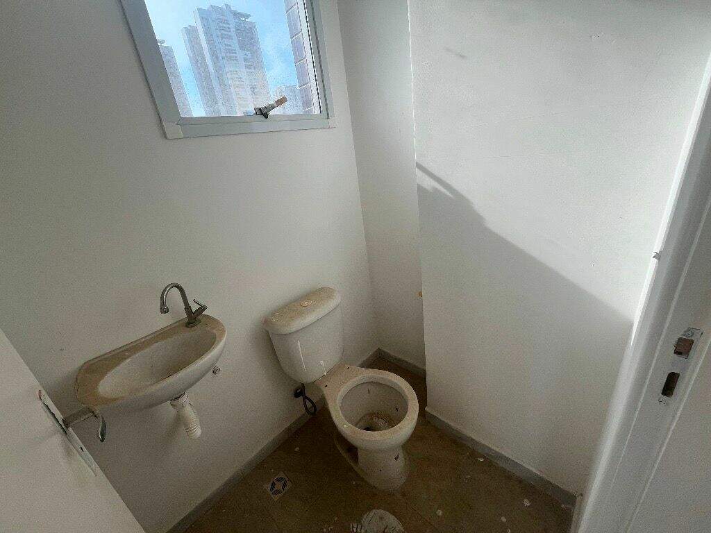 Sala à venda no Ponta da Praia: 