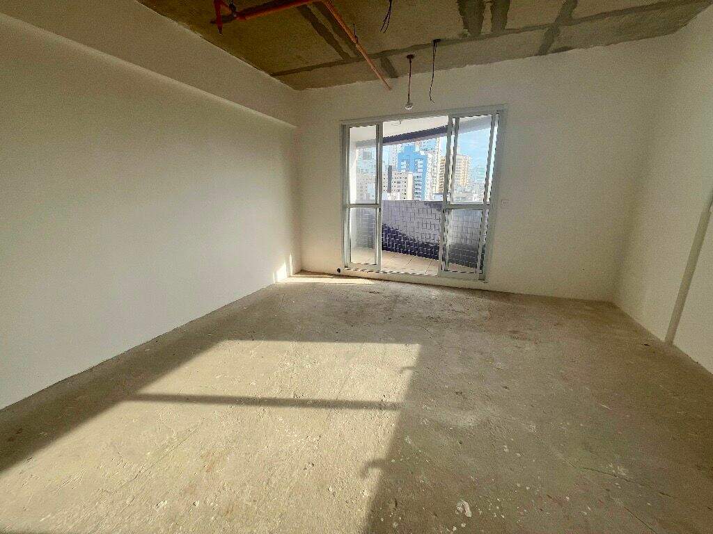 Sala à venda no Ponta da Praia: 