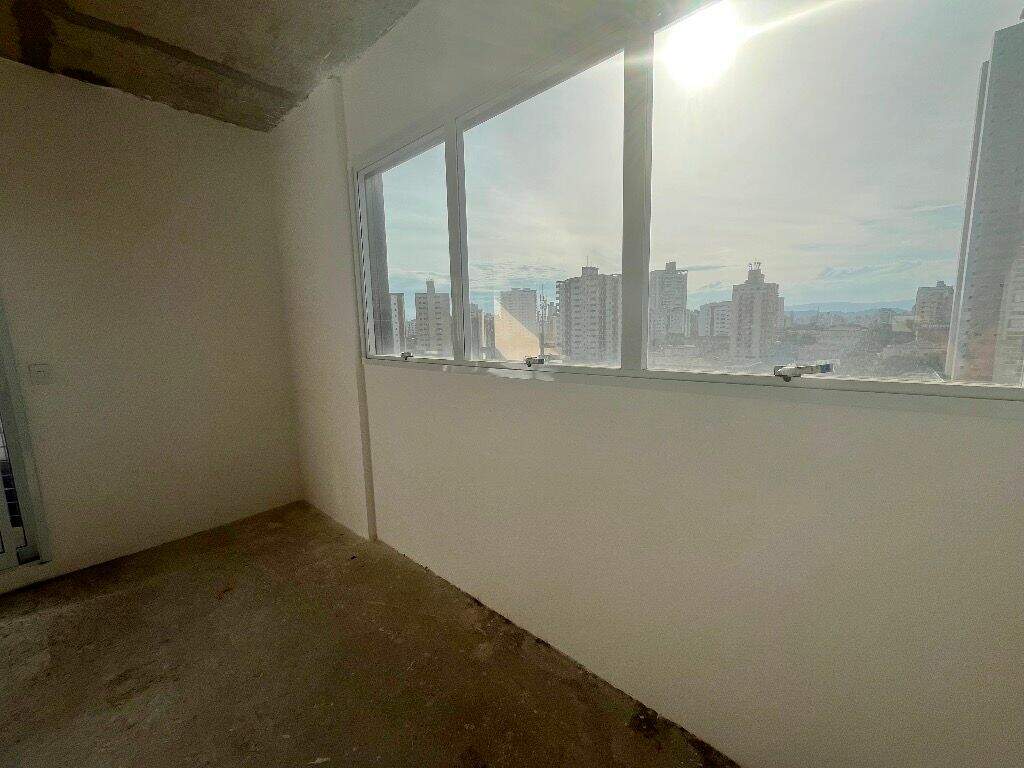 Sala à venda no Ponta da Praia: 
