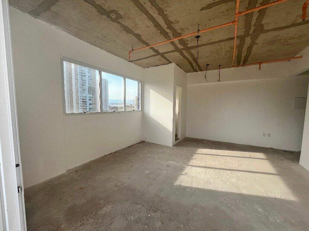 Sala à venda no Ponta da Praia: 