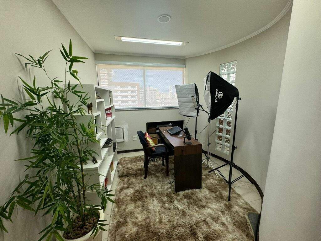 Sala à venda no Marapé: 