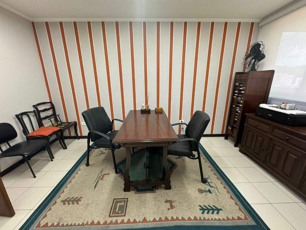Sala à venda no Marapé: 
