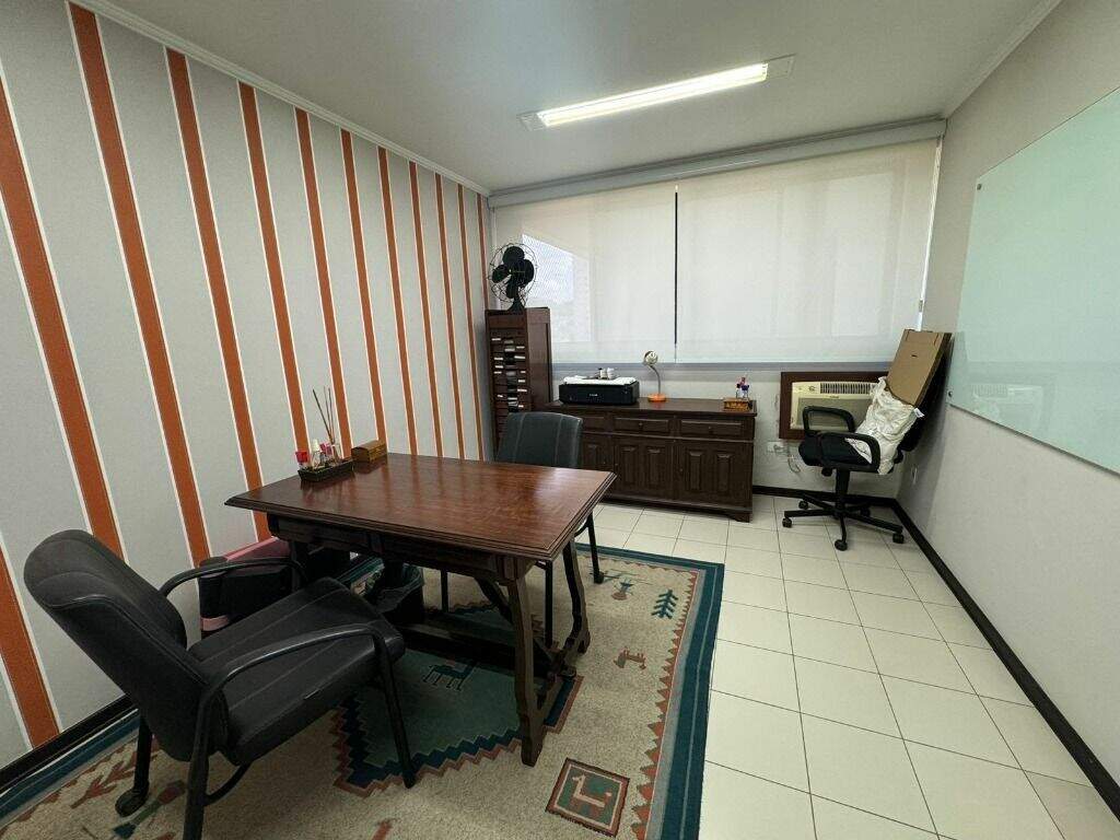 Sala à venda no Marapé: 