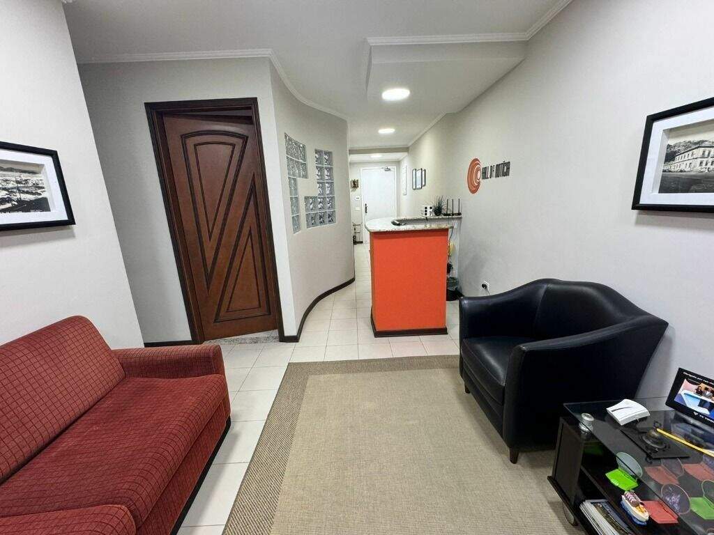 Sala à venda no Marapé: 