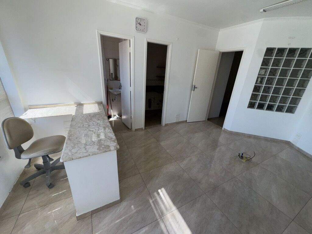 Sala à venda no Embaré: 