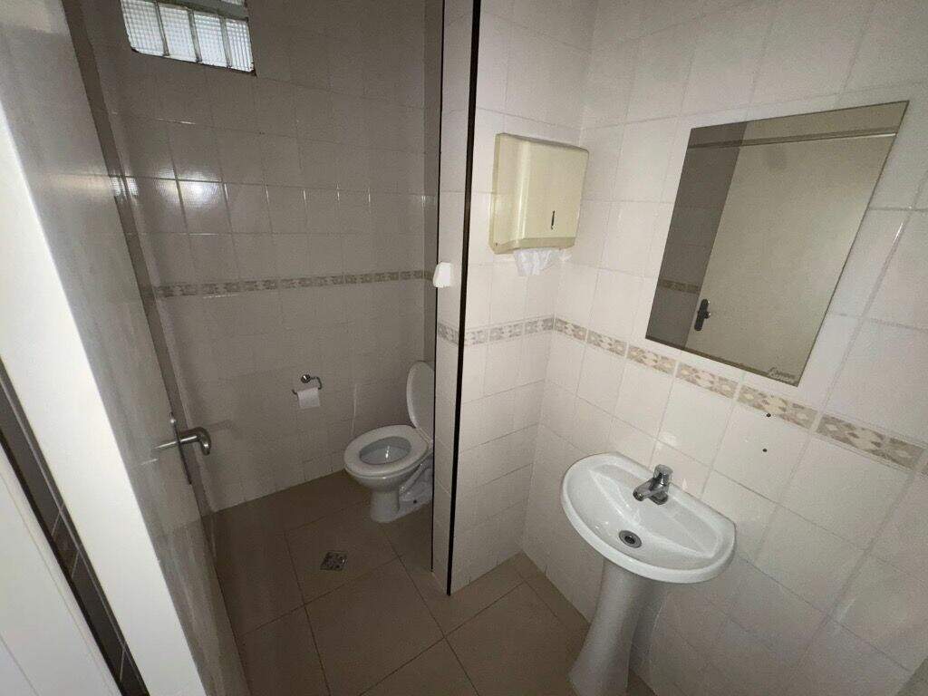 Sala à venda no Embaré: 