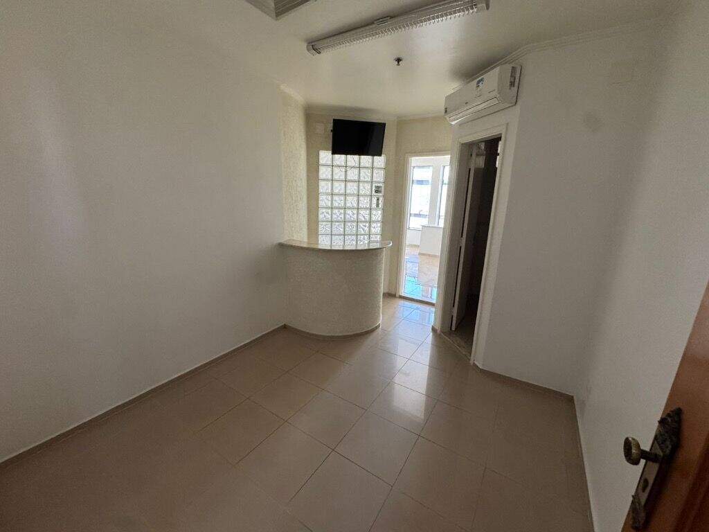 Sala à venda no Embaré: 