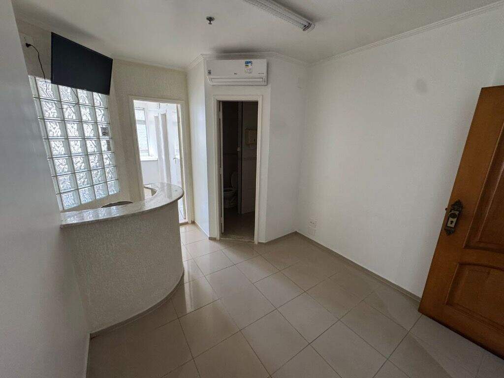 Sala à venda no Embaré: 